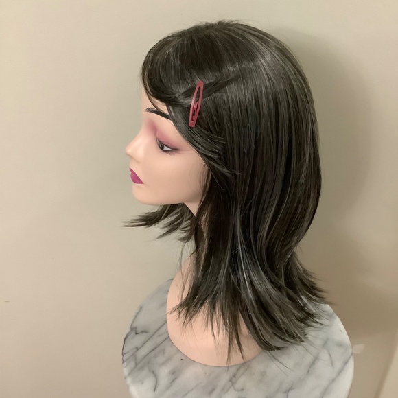 NEW Dark Grey wig w subtle highlights - Picture 6 of 10